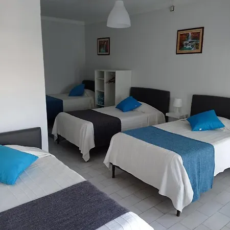Affittacamere Hospedaria D'ines De Castro Atouguia Da Baleia